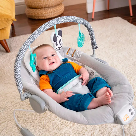 Silla vibradora y musical Mickey Mouse Cloudscapes  Victoria y Miguel