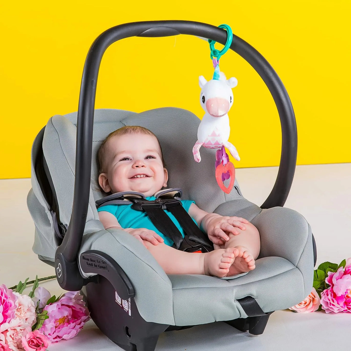 Unicornio Bright Starts Sparkle & Shine con sonajero y mordederas · 0+ meses