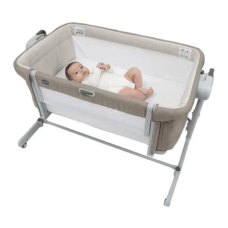 NEXT2ME MAGIC EVO D TAUPE bebe recostado como ejemplo de uso