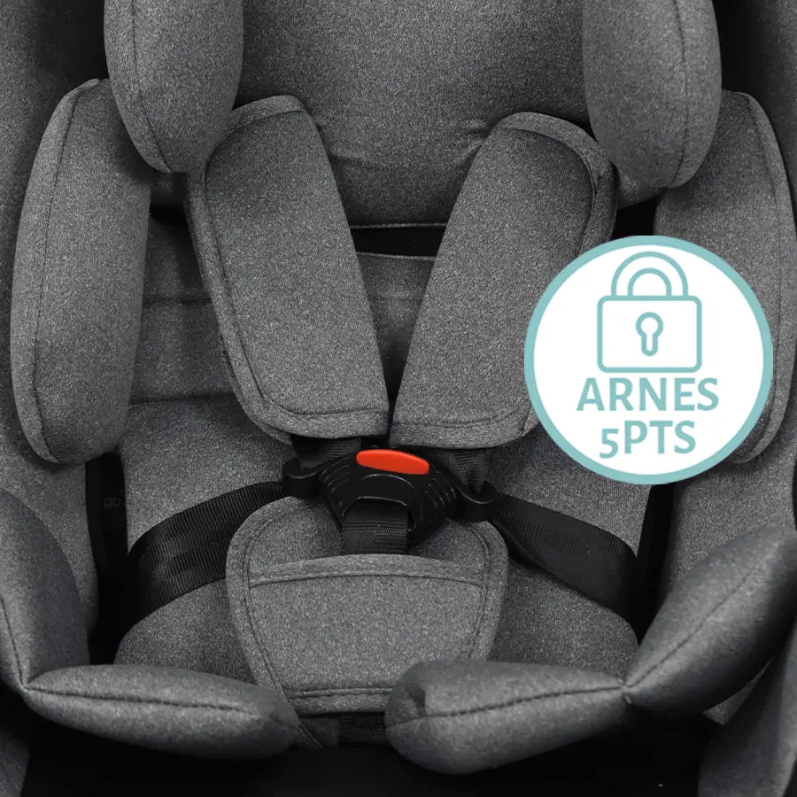 AUTOASIENTO COSCO PROGRESS GRIS mostrtnaiod el arnes de seguridad de 5 puntos