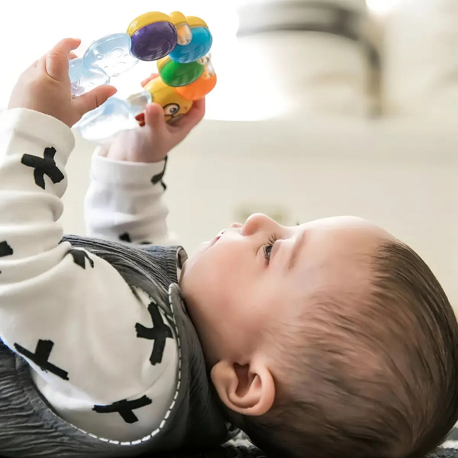 Mordedera refrigerable Baby Einstein Teether-pillar de oruga · 3+ meses